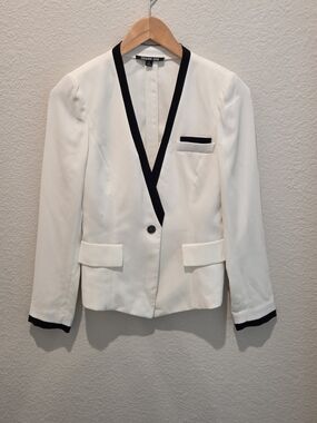 Gianni Bini White Tuxedo Blazer w/ Black Trim Size 0 NEW